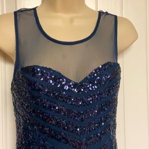 SHORT NAVY BLUE SEQUINS DRESS. SIZE SMALL